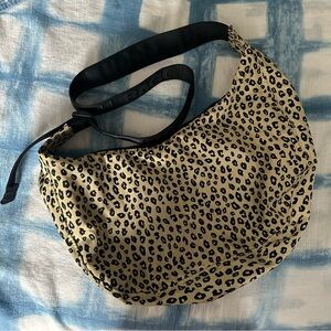 EUC Baggu Honey Leopard Medium Crescent Bag